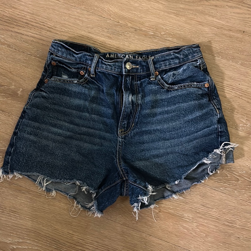 Adorable like new American Eagle shorts! Size 10